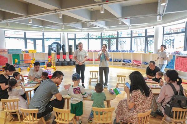 科發(fā)幼兒園召開外方園長(zhǎng)家長(zhǎng)見面會(huì)